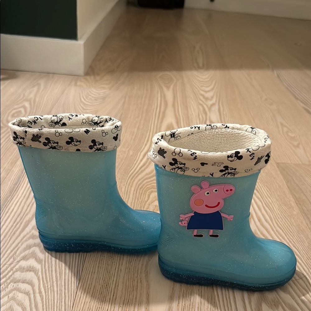 Blue Peppa Pig Rain Boots in EU size 26